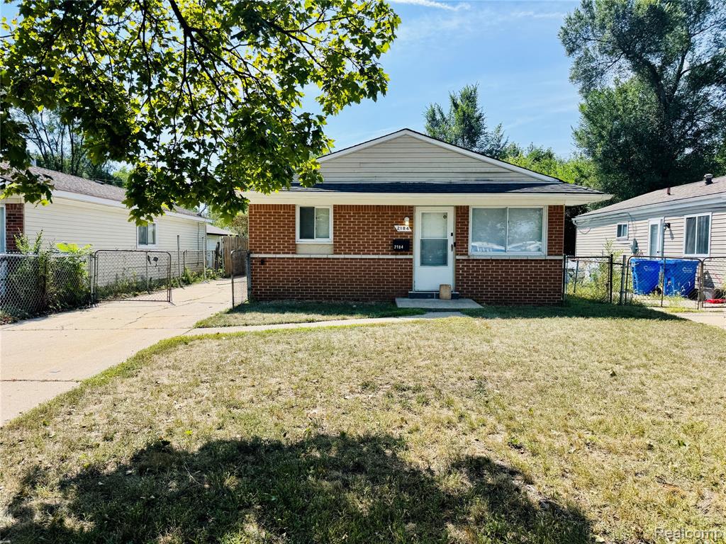 2184 Garrick Avenue, Warren, MI 48091