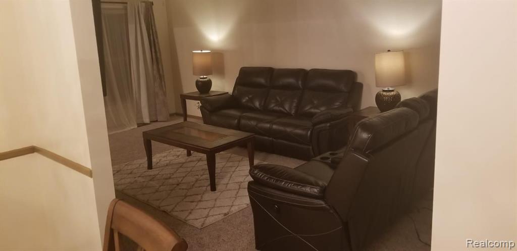 6186 KINGS CROWN Road, Grand Blanc, MI 48439 — Photo 11