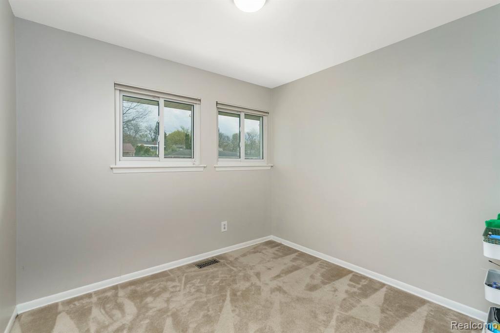 779 JOYCEIL Drive, Waterford, MI 48328 — Photo 31