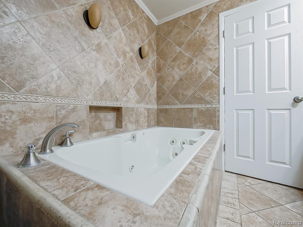 3730 Eastbourne Drive, Troy, MI 48084 — Photo 36