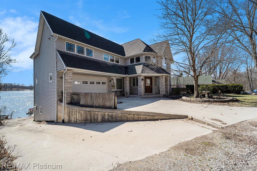 6512 BUCKSHORE Drive, Whitmore Lake, MI 48189 — front exterior