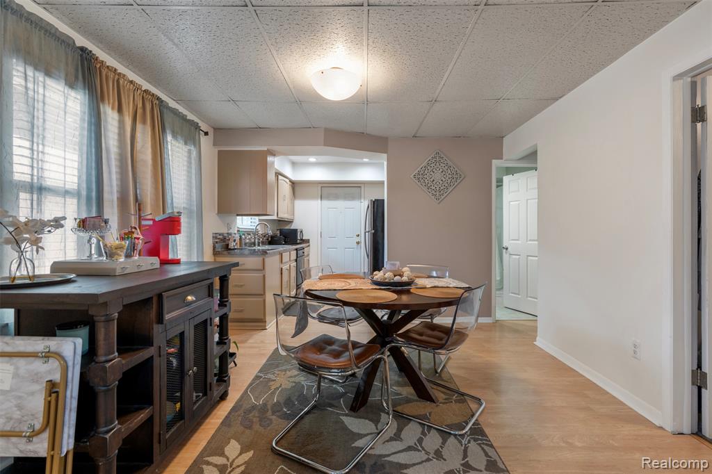 8431 Roseland Court, Oak Park, MI 48237 — Photo 7