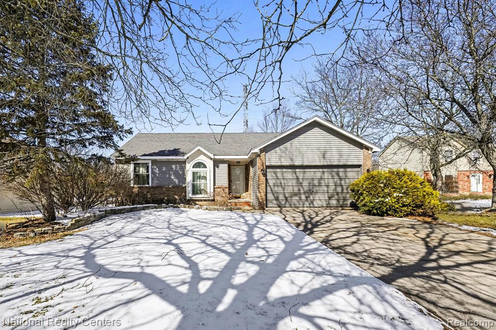 2510 Wenona Drive, Wixom, MI 48393 — front exterior