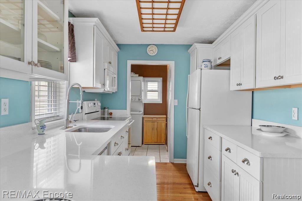 662 LAWSON Drive, Lake Orion, MI 48362 — Photo 8