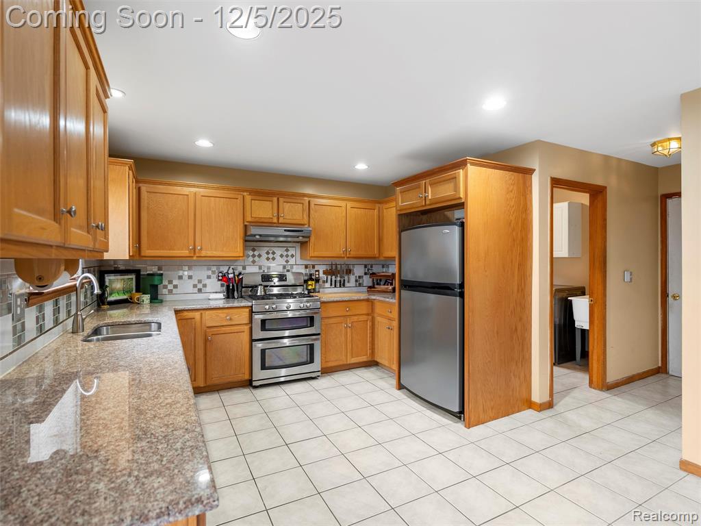 48233 Lamplighter Trail, Macomb, MI 48044 — Photo 7