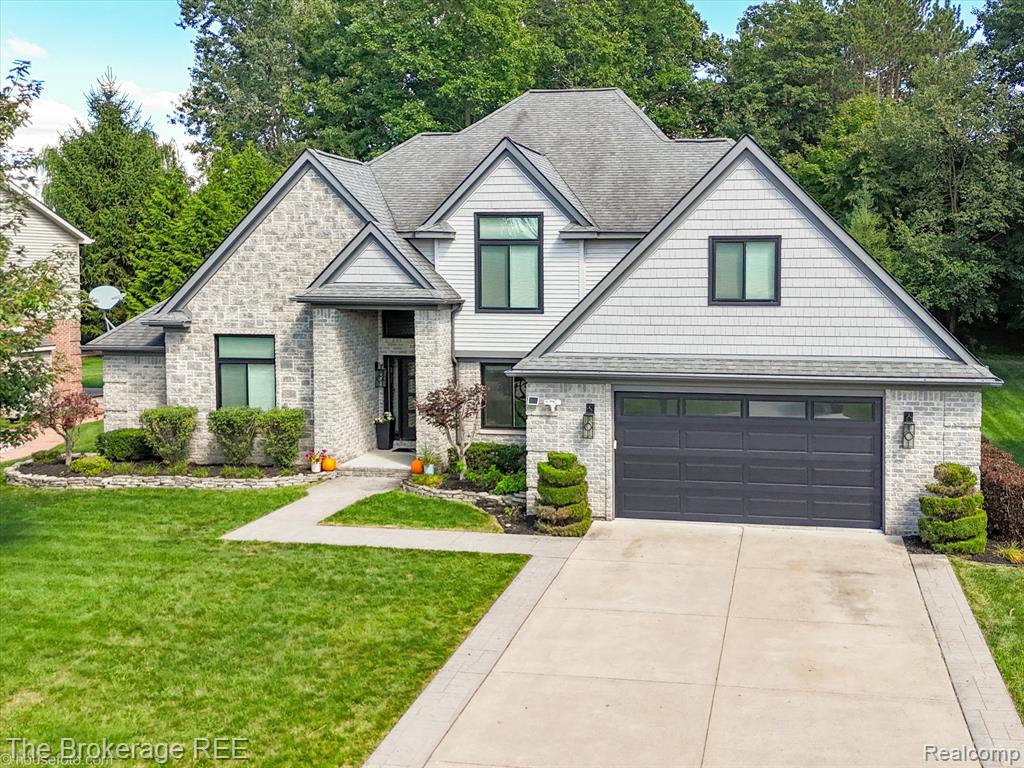 5239 Farmridge Lane, Grand Blanc, MI 48439 — front exterior