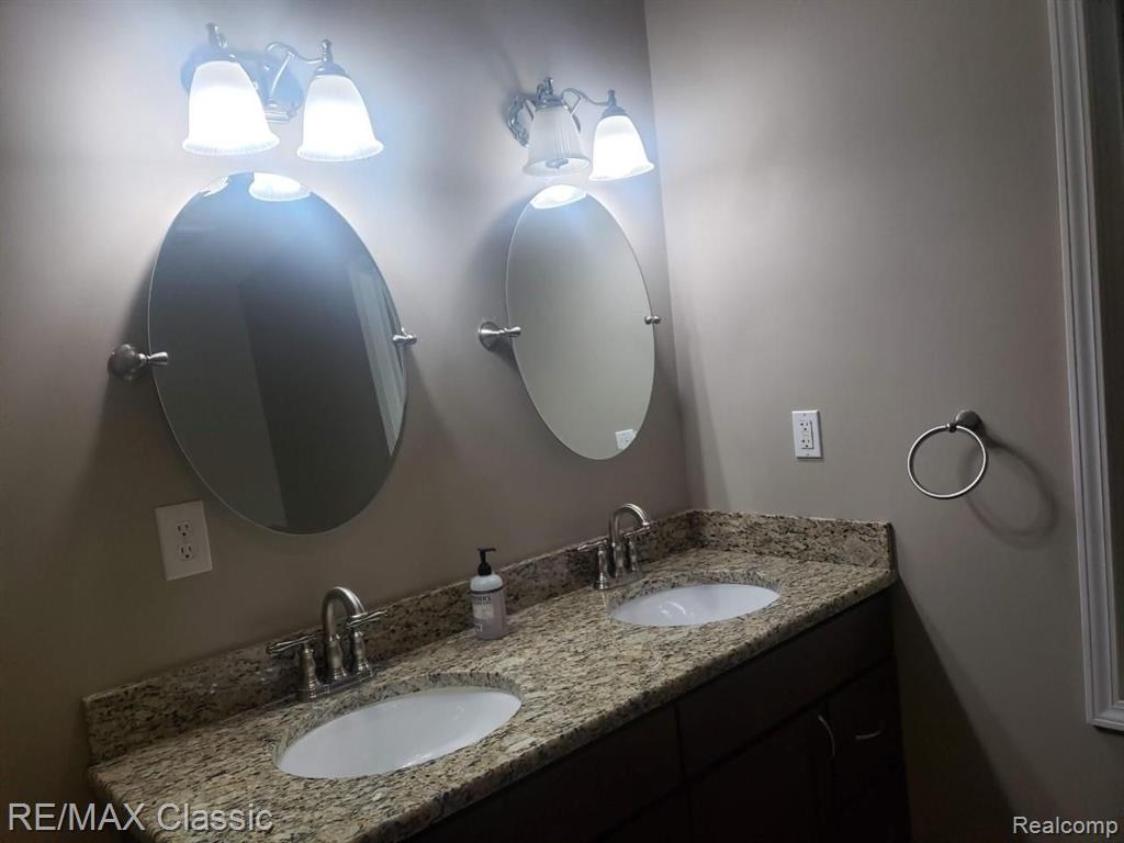 617 E 3RD Street, Royal Oak, MI 48067 — Photo 15