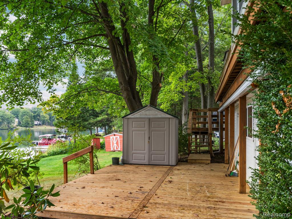 681 Lakeview Drive, Harrison, MI 48625 — Photo 11