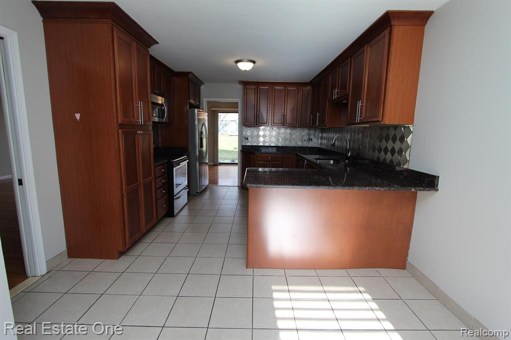 7404 PEBBLE POINT, West Bloomfield, MI — Photo 10