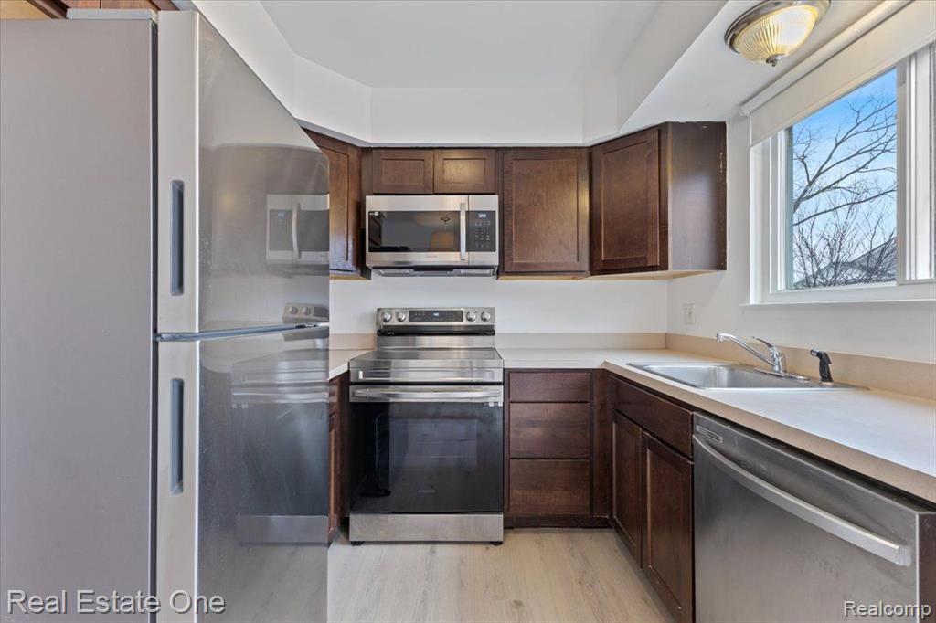 2816 BOMBRIDGE, Ann Arbor, MI 48104 — Photo 17