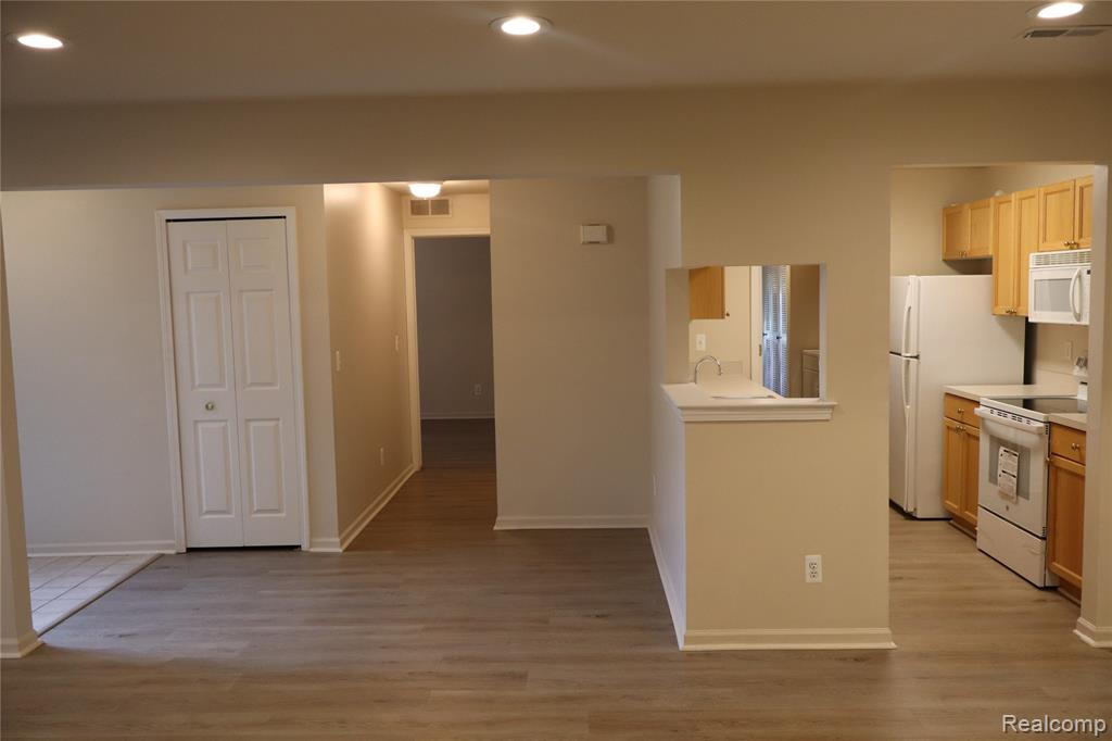 4580 BERKSHIRE Drive, Sterling Heights, MI 48314 — Photo 11
