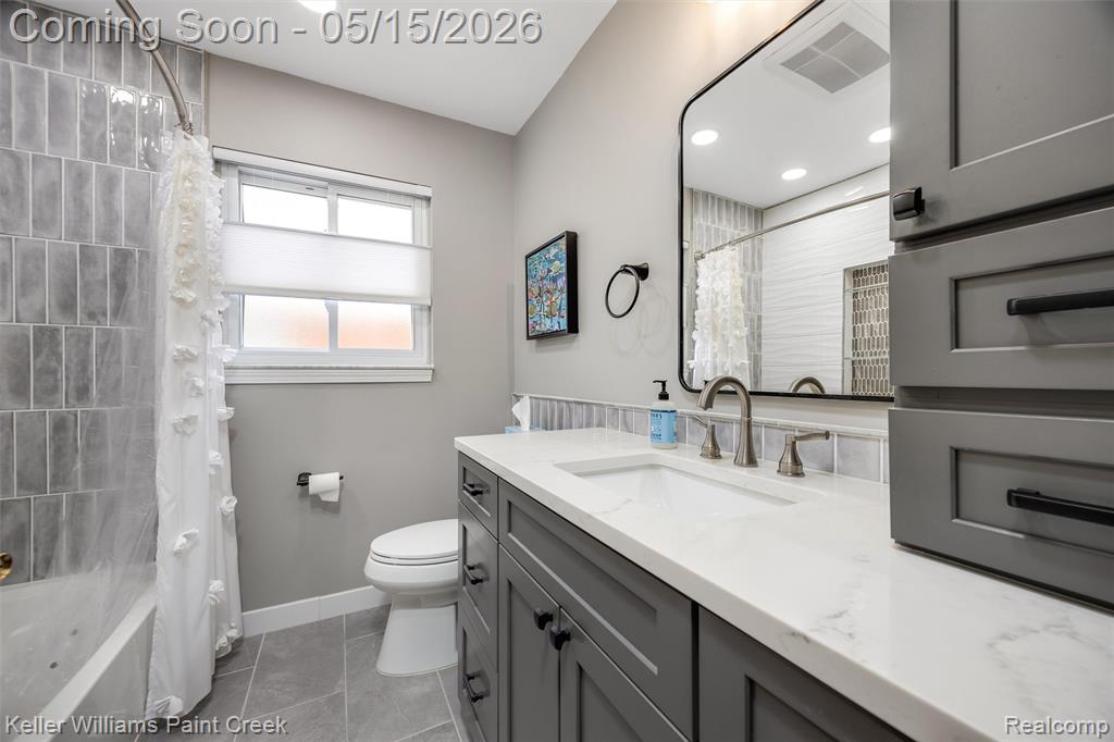 410 N Batchewana Street, Clawson, MI — Photo 13
