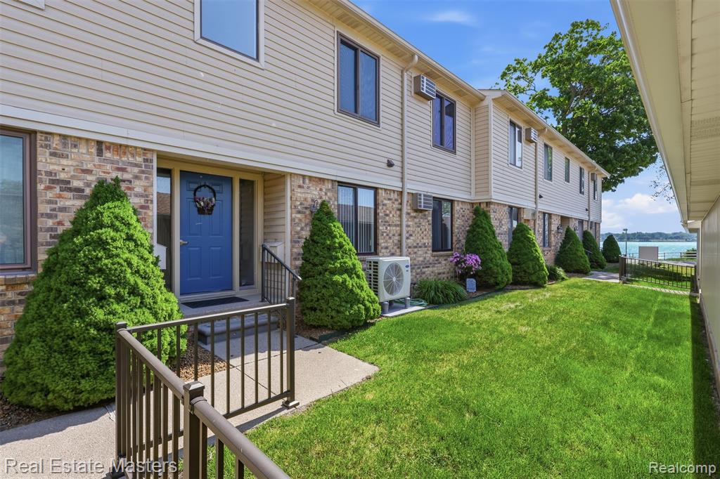 1700 River Road, 8, Marysville, MI 48040 — Photo 4