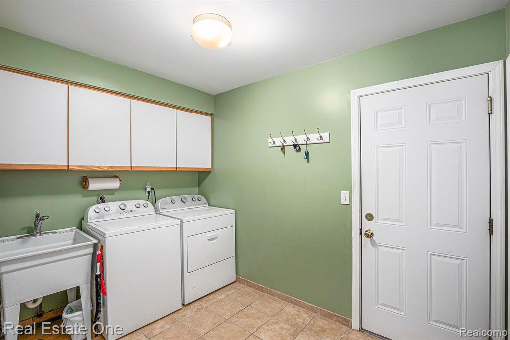 4453 RACEWOOD Drive, Commerce Twp, MI 48382 — Photo 11