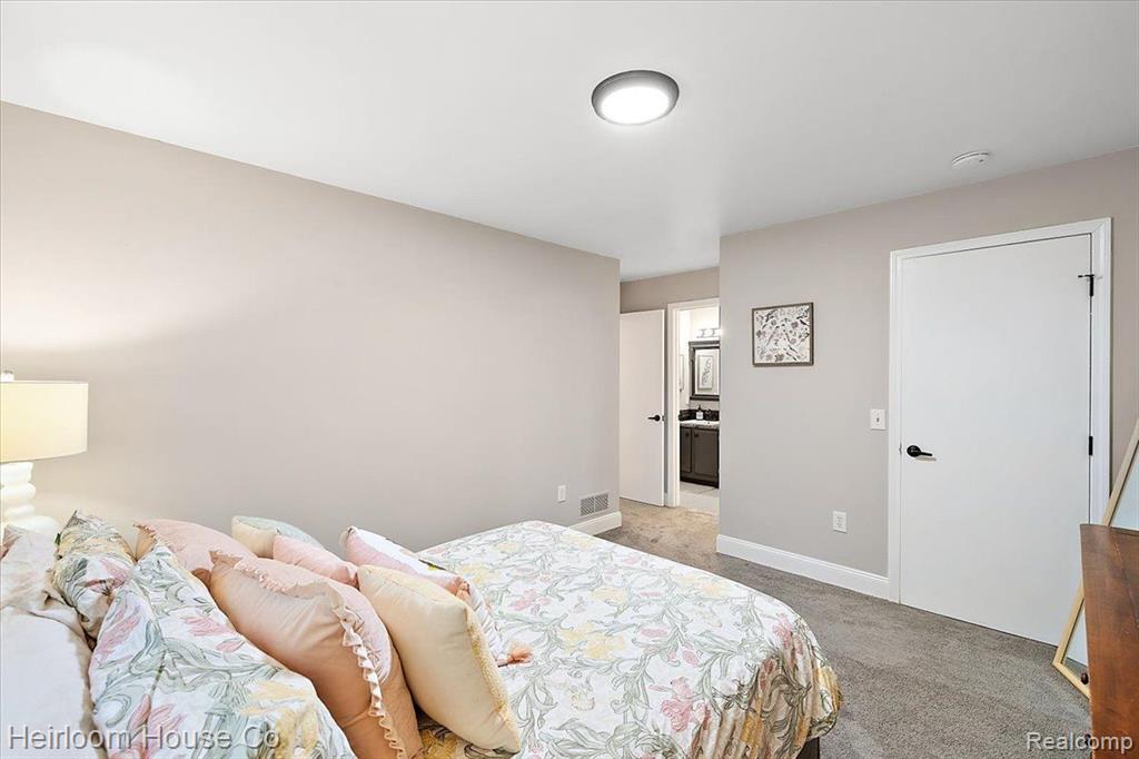 423 WATER TOWER Circle, 100, Brighton, MI 48116 — Photo 11