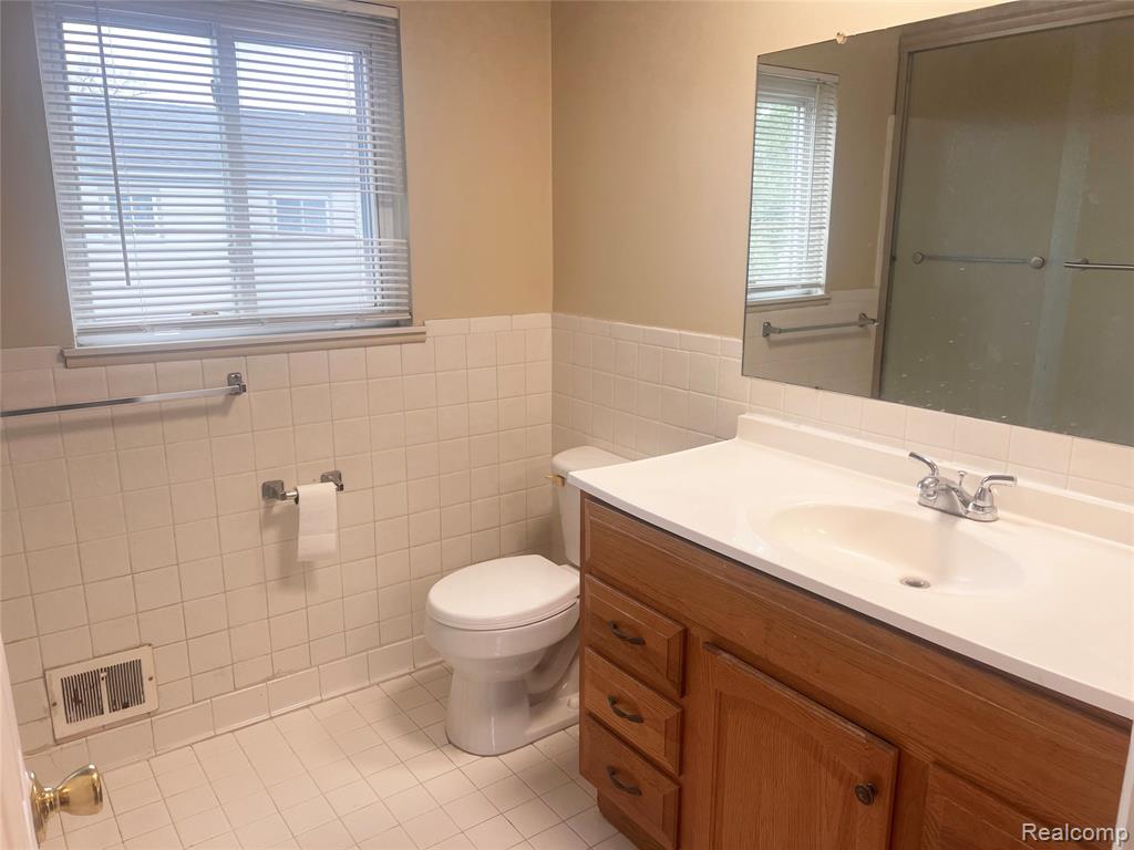 25647 Salem, 102, Roseville, MI 48066 — Photo 10