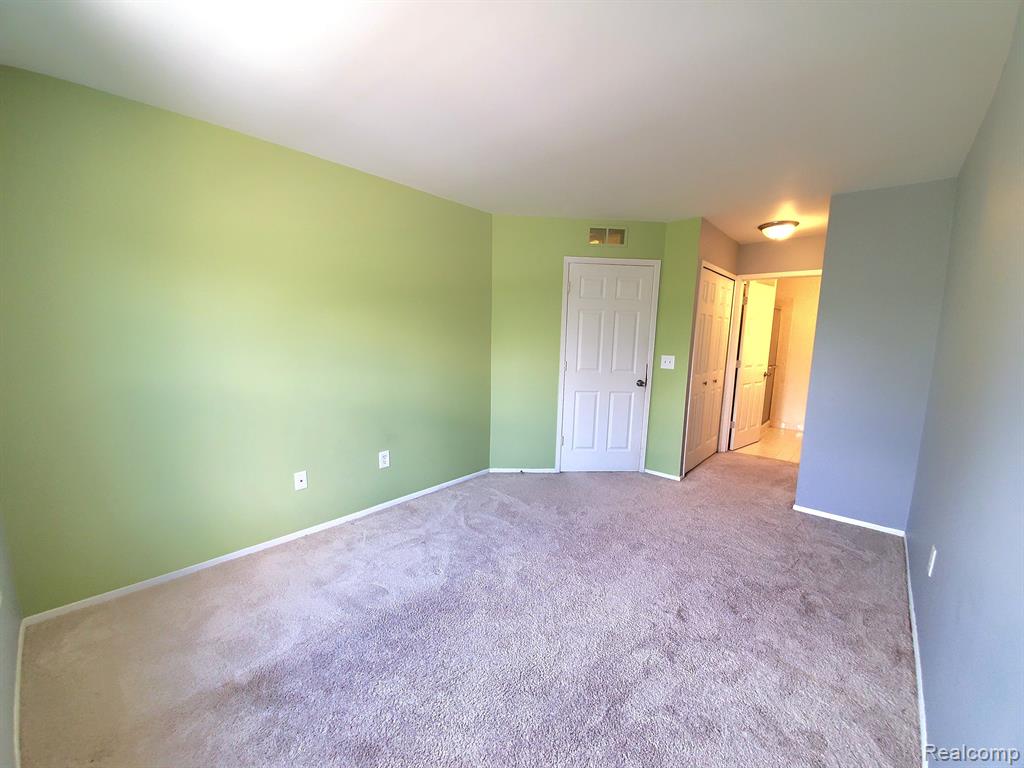 30346 NANTUCKET Drive, Farmington Hills, MI 48336 — Photo 13