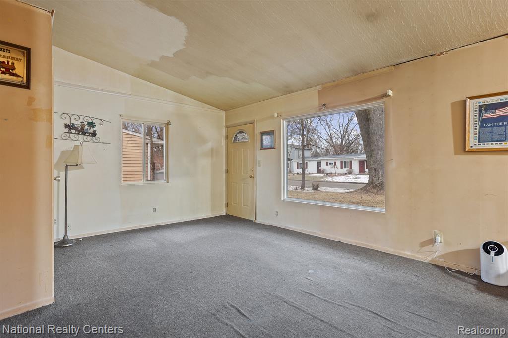 6378 Beth, Brighton, MI 48116 — Photo 5