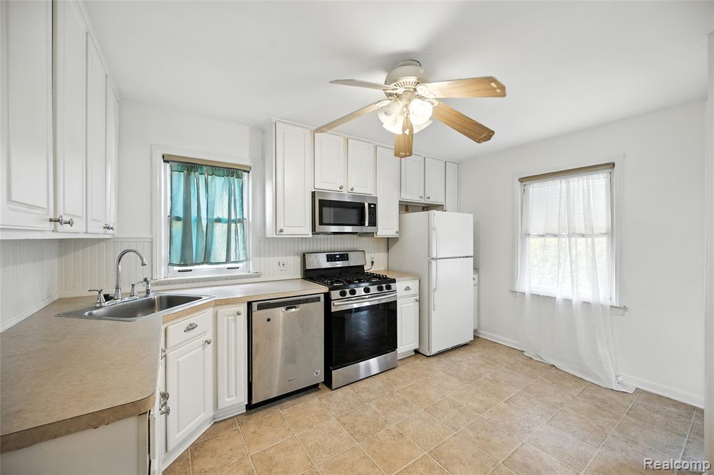 8420 Warren Boulevard, Center Line, MI 48015 — Photo 4