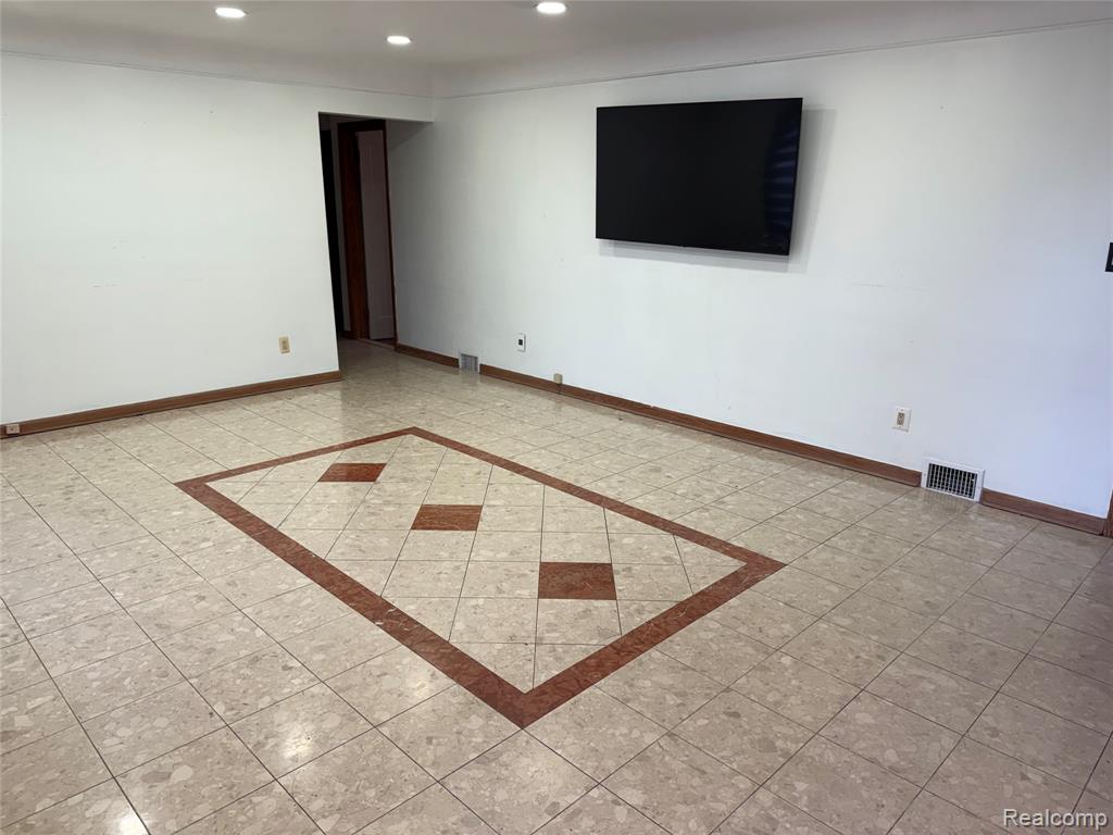 6947 N Charlesworth Street, Dearborn Heights, MI 48127 — Photo 2