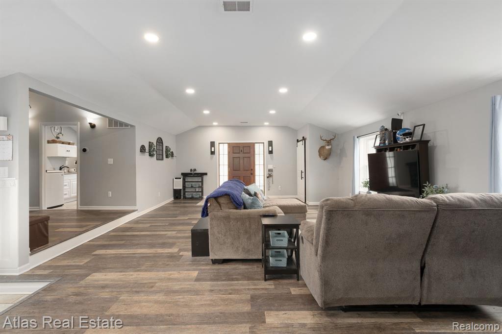 10025 Grand Blanc Road, Gaines Vlg, MI 48436 — Photo 28