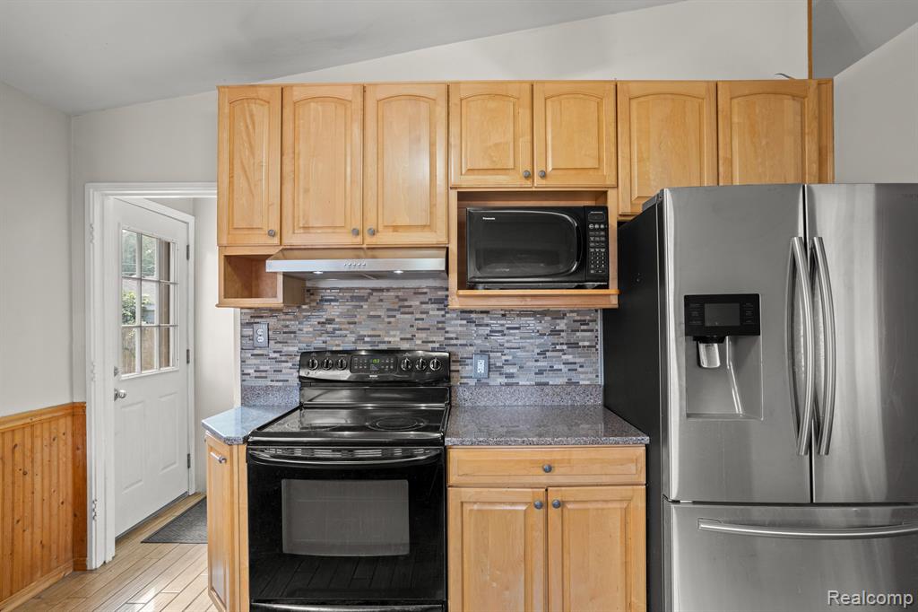 9950 HENRY RUFF Road, Livonia, MI 48150 — Photo 13