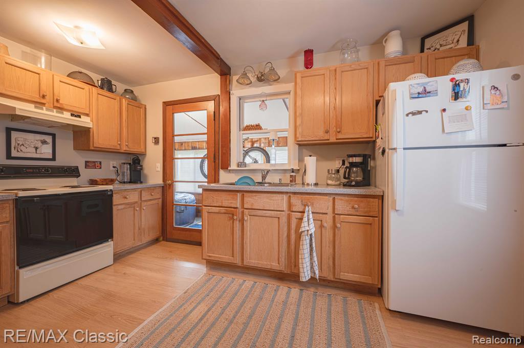 406 COMMON Street, Walled Lake, MI 48390 — Photo 11