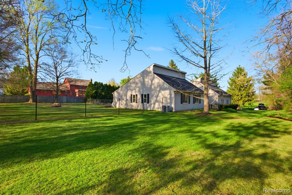 2411 Wixom Trail, Milford, MI 48381 — Photo 46