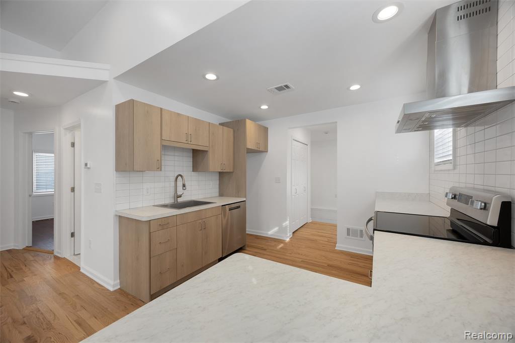 623 E Brockton Avenue, Madison Heights, MI 48071 — Photo 9