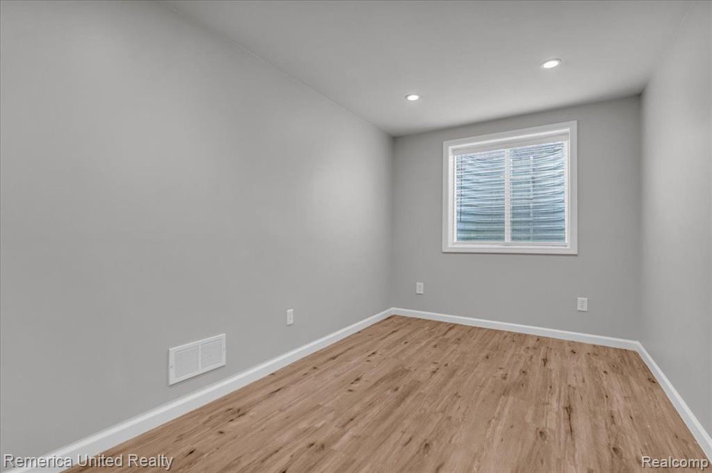 6453 MISTY, Waterford, MI 48327 — Photo 22