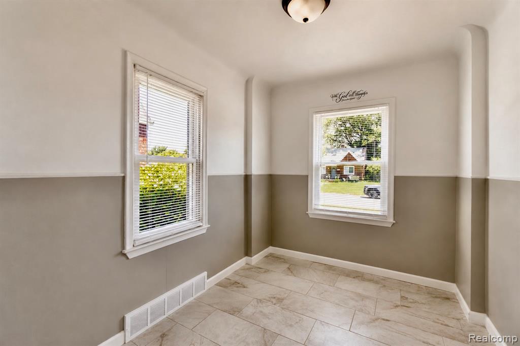 19409 Fairport Street - Photo 5