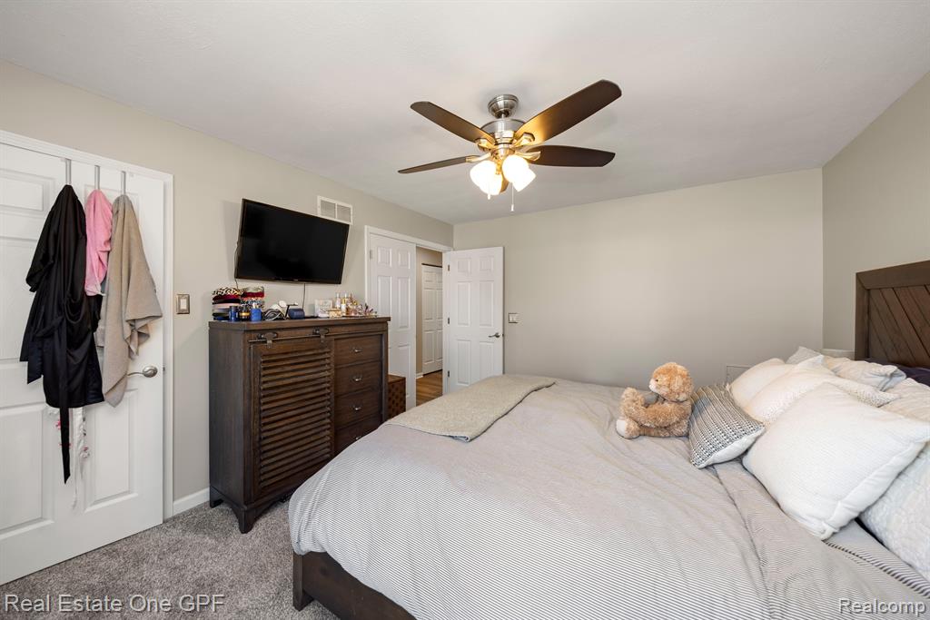 2957 ROUNDTREE Drive, Troy, MI 48083 — Photo 13