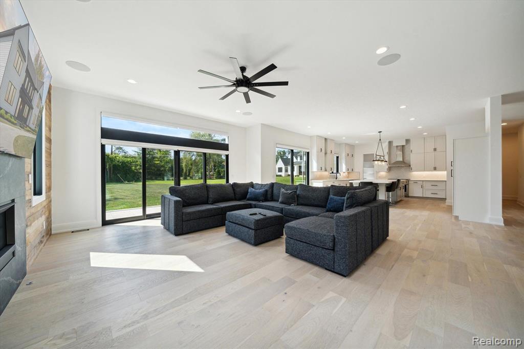 7450 PARKSTONE Lane, Bloomfield Hills, MI 48301 — Photo 28