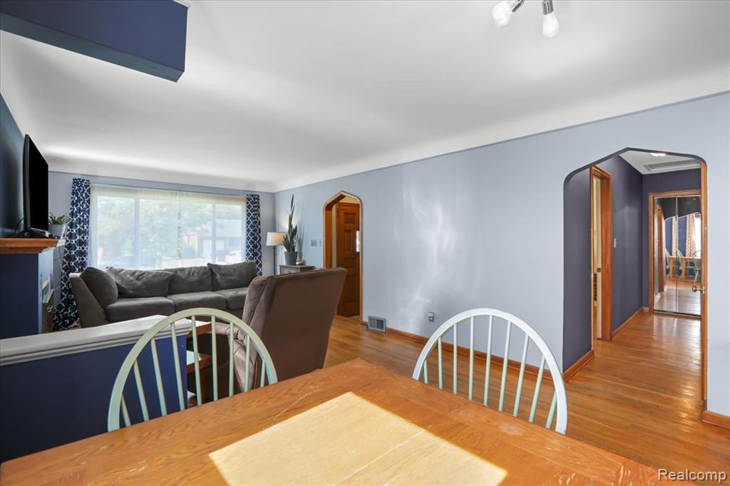 20871 Van Antwerp Street, Harper Woods, MI 48225 — Photo 11