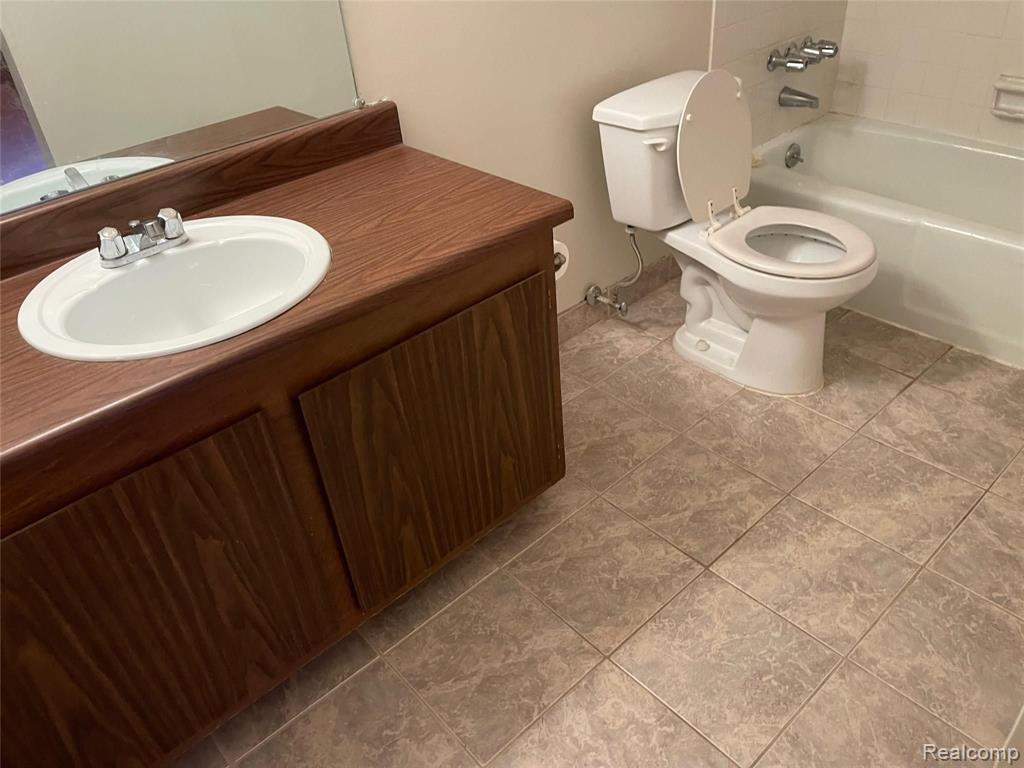 7590 WOODVIEW st Unit #1, Westland, MI — Photo 12