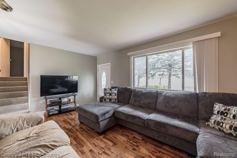 8119 FENTON Road, Grand Blanc, MI 48439 — Photo 5