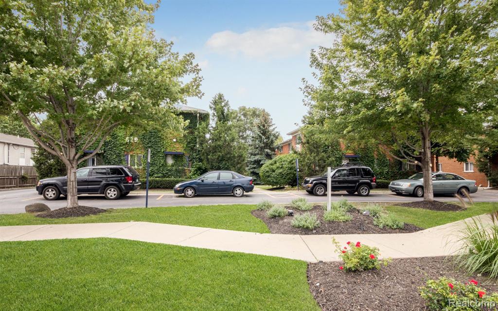 649 W Maple Road, Clawson, MI — Photo 14