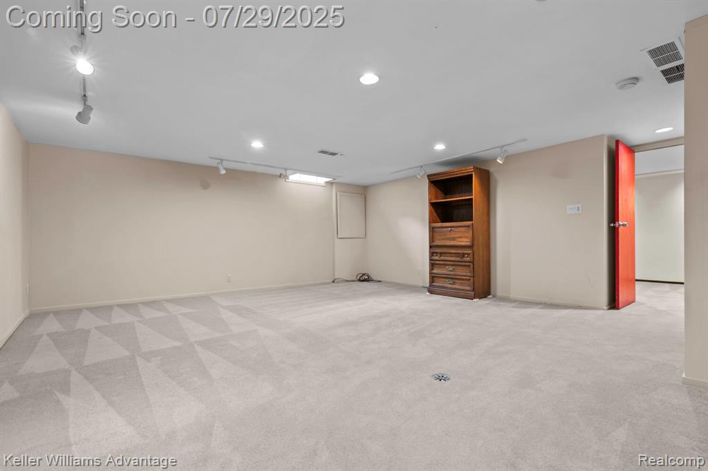 6660 Ridgefield Circle, 104, West Bloomfield, MI — Photo 23