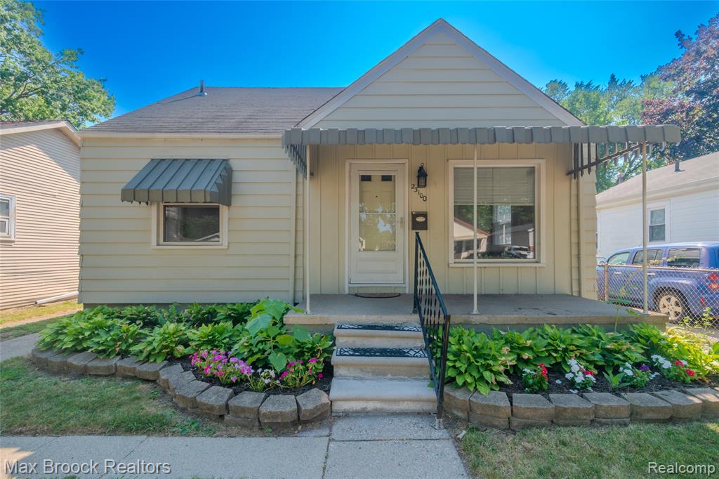 23100 Hoover Avenue, Hazel Park, MI 48030