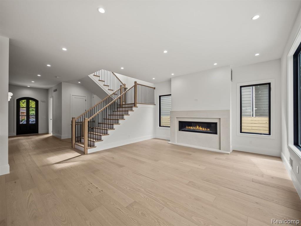 706 W HOUSTONIA Avenue, Royal Oak, MI 48073 — Photo 10