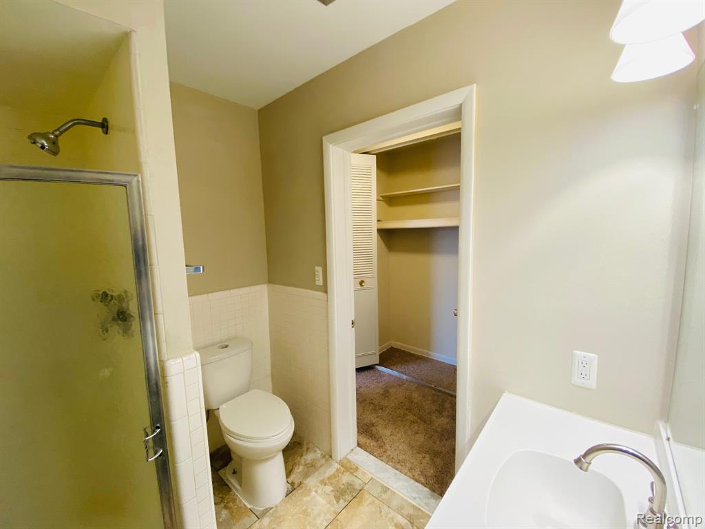 490 FOX HILLS Drive N, 8, Bloomfield Hills, MI 48304 — Photo 16