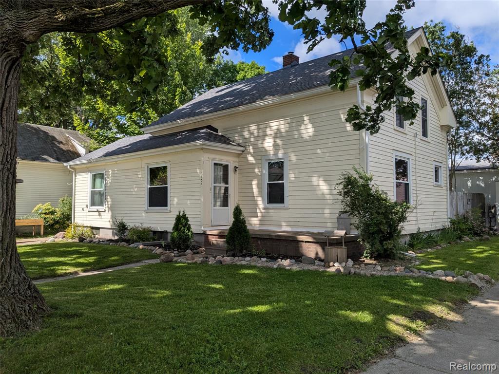 300 Bristol Street S, Almont, MI 48003