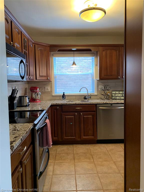 708 S Minerva Avenue, Royal Oak, MI 48067 — Photo 7
