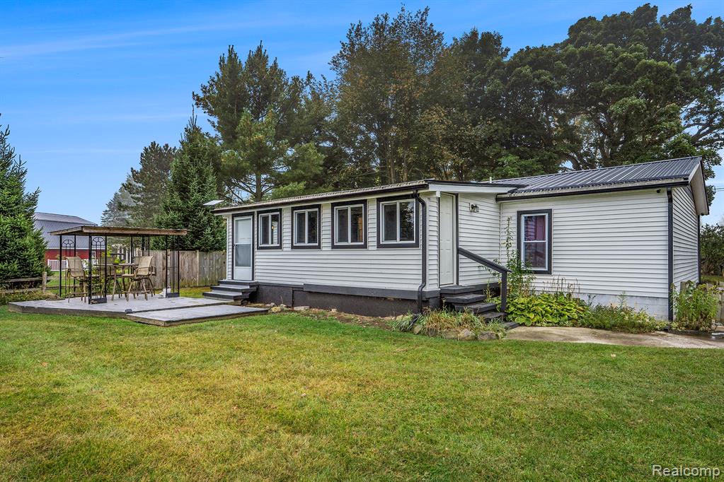 9445 E Lehring Road, Durand, MI 48429 — Photo 18