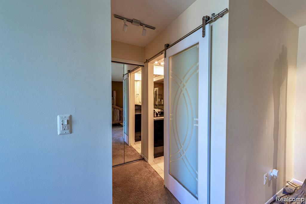 4426 Knightsbridge Lane, West Bloomfield, MI 48323 — Photo 24