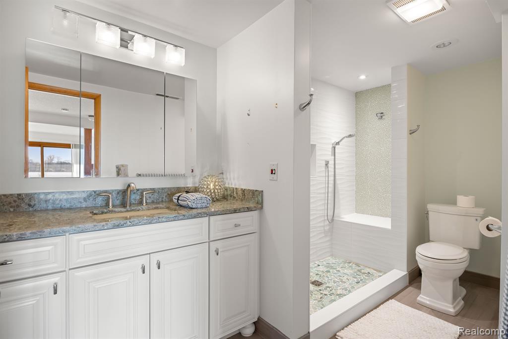48041 BAYSHORE Drive, Belleville, MI 48111 — Photo 20