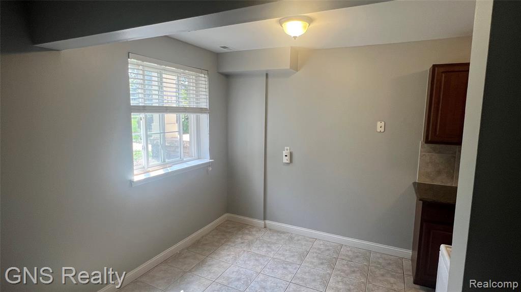 45270 Keding Street, 102, Utica, MI 48317 — Photo 2