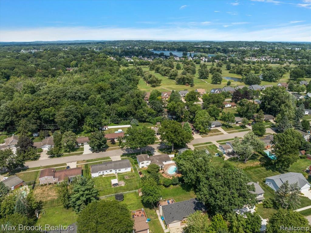 8741 Buffalo Drive, Commerce Twp, MI 48382 — Photo 26