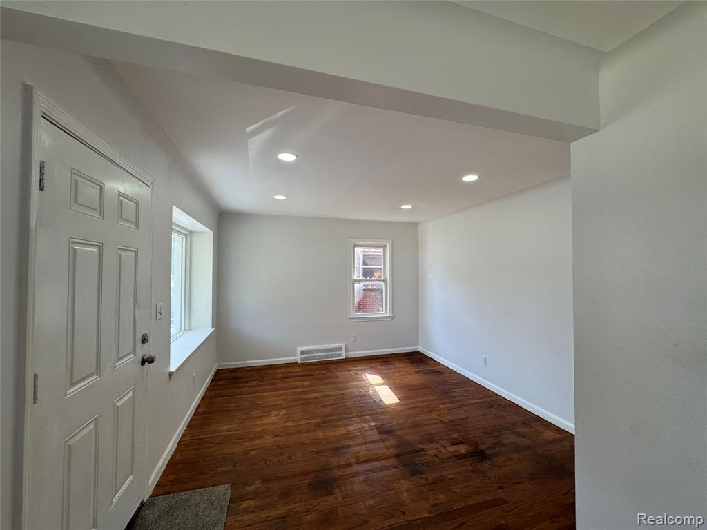 19395 FAIRPORT Street - Photo 5