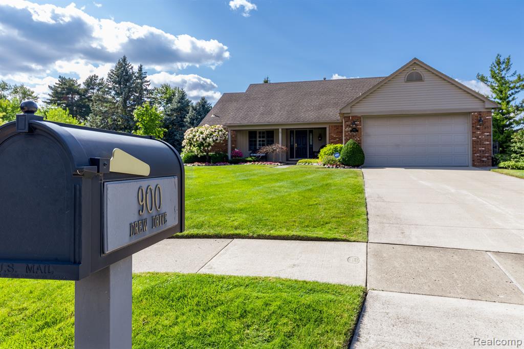 900 DREW Drive, Troy, MI 48098 — Photo 2
